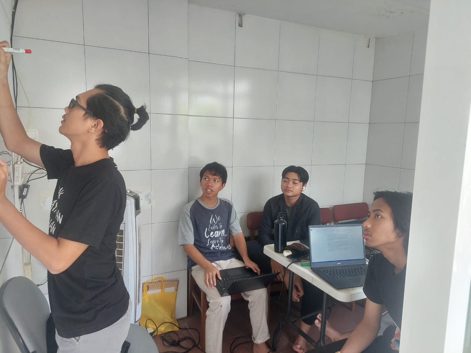 SMA Bumi Cendikia Yogyakarta Kunjungan Observasi ke Mojok.co