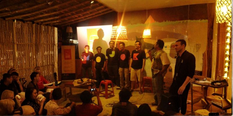 Perayaan setahun Mojok — Angkringan Mojok