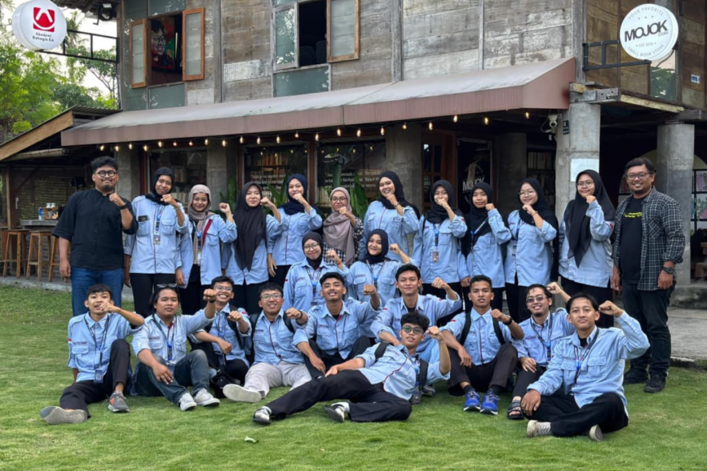 Kunjungan Himpunan Mahasiswa Pendidikan Sejarah (HMPS) Universitas Negeri Yogyakarta ke Mojok.co